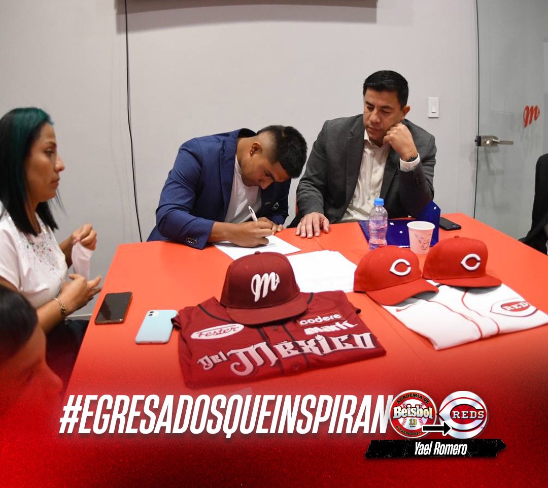 DiablosRojosMX's tweet photo. Yael Romero, egresado de la @AcademiaAHH ha firmado con @Rojos de Cincinnati, muy orgullosos de nuestros peloteros formados en casa, demostrando que en la CDMX hay mucho talento también👹 Yael tiene 17 años y juega se desempeña en el infield. #EgresadosQueInspiran https://t.co/3jvr4YMDUE