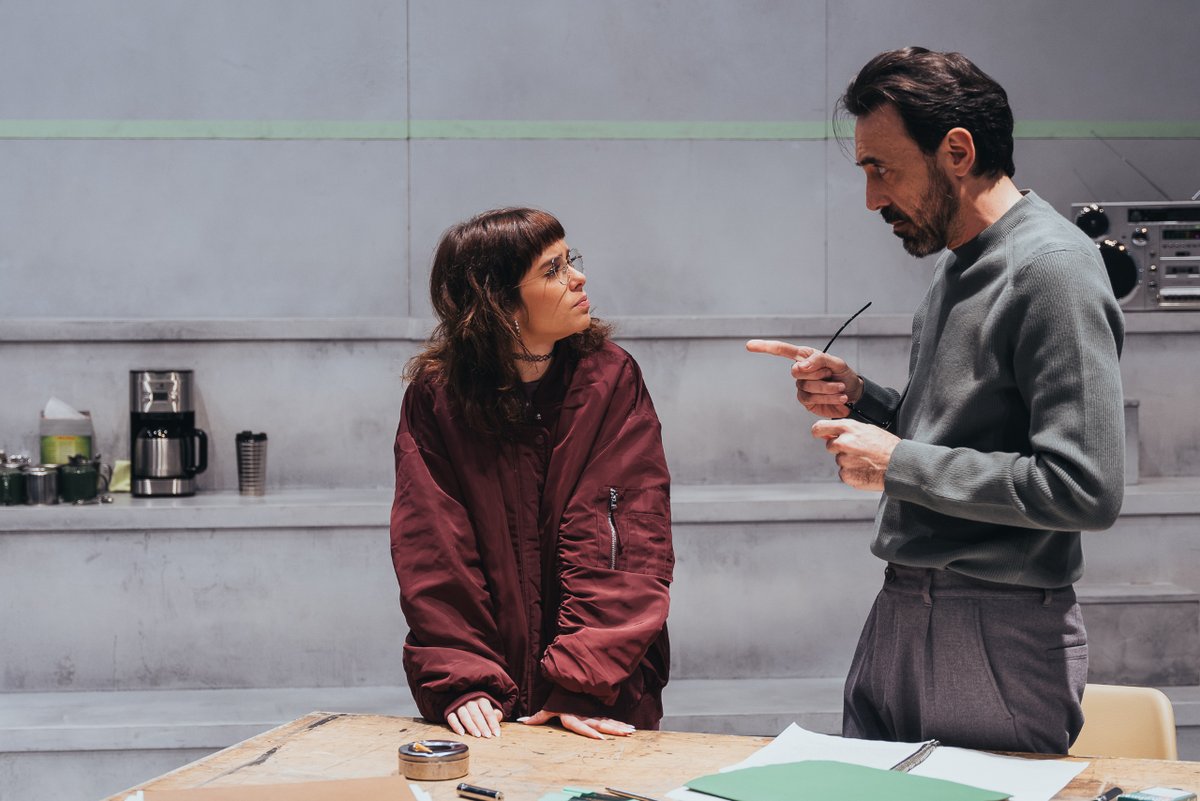 centrodramatico's tweet photo. “Max, ¿tú crees que yo tengo derecho a hacer spoken word?”, Miranda en #LosPálidos.

🎭 Mañana por la tarde tenemos encuentro con el equipo artístico de #LosPálidos, la obra que dirige Lucía Carballal. ¡No te lo pierdas!

🗓️ Hasta el 26 MAR
➕ info: https://t.co/q3WsRof060 https://t.co/JVtcbpcn5o