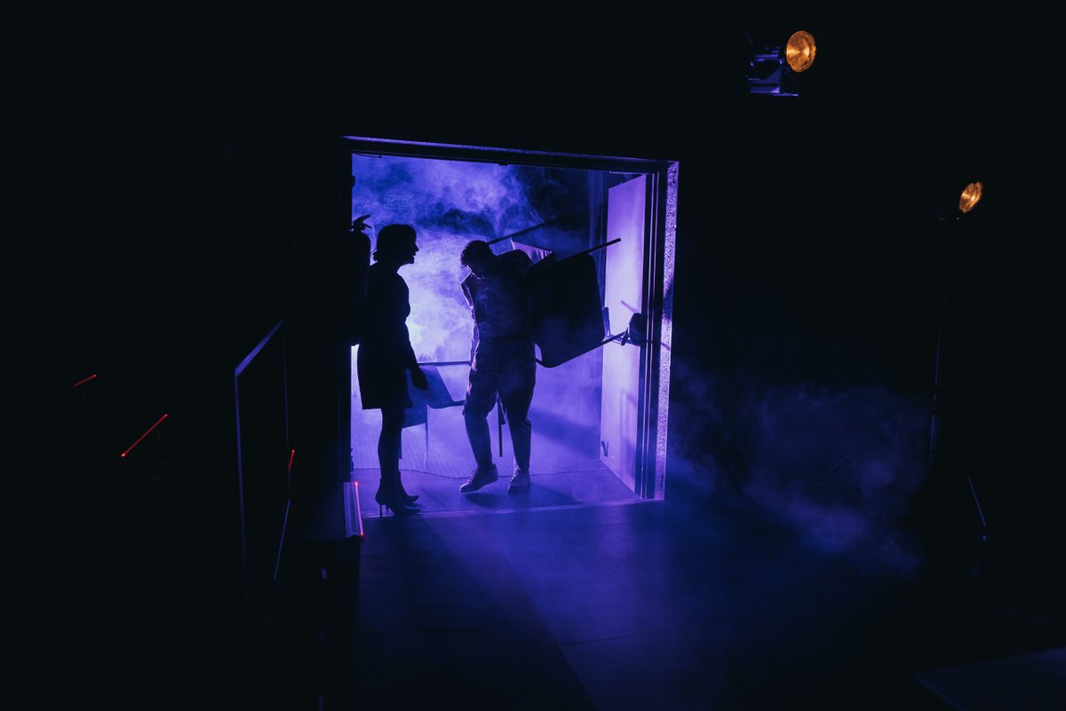 centrodramatico's tweet photo. “Max, ¿tú crees que yo tengo derecho a hacer spoken word?”, Miranda en #LosPálidos.

🎭 Mañana por la tarde tenemos encuentro con el equipo artístico de #LosPálidos, la obra que dirige Lucía Carballal. ¡No te lo pierdas!

🗓️ Hasta el 26 MAR
➕ info: https://t.co/q3WsRof060 https://t.co/JVtcbpcn5o