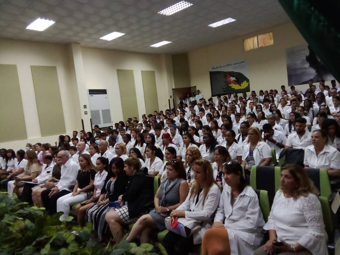DecanoEc's tweet photo. Abanderado en acto de incio de curso,el nuevo contingente CJ Finlay en la FCM Enrique Cabrera.
Bienvenidos, felicidades.
#CubaPorLaVida @magdemily @DraMairim @TamineJordan https://t.co/pOLmouECYv