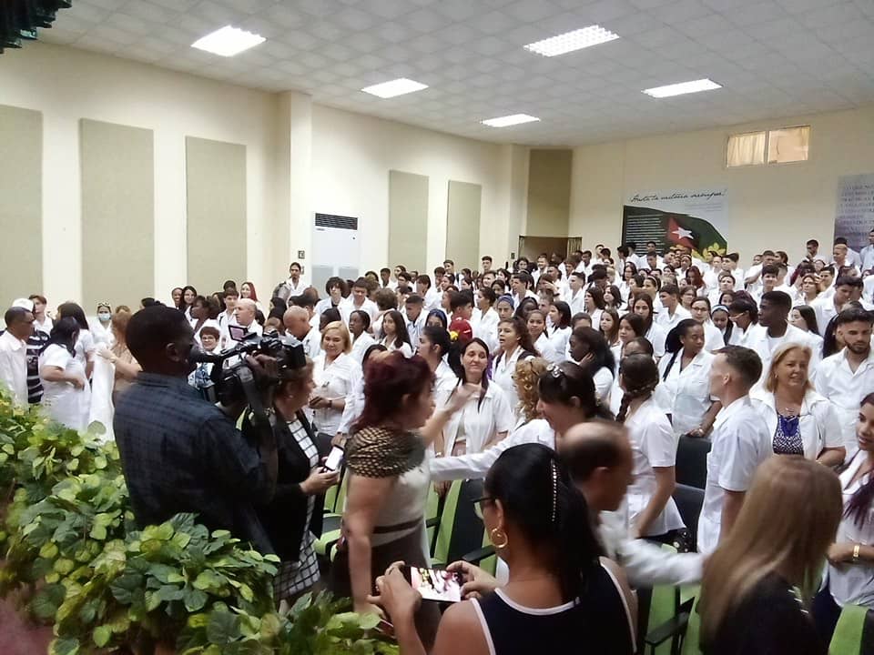DecanoEc's tweet photo. Cuba por la salud y la vida https://t.co/AfqT5ePUFf