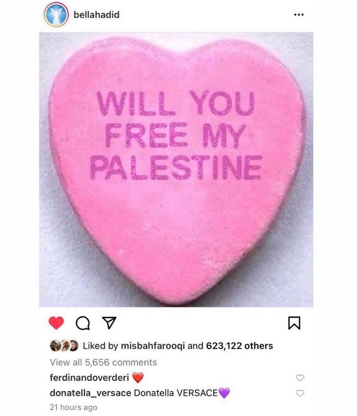 #DonatellaVersace cuora questo messaggio della modella Bella Hadid. #FreePalestine