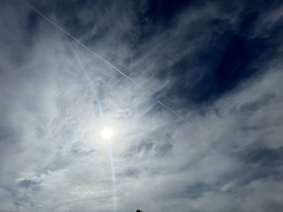 11loveGod11's tweet photo. #chemtrails #EastTexas #Texas #GovAbbott #lookup #MakingUsSick #GeoEngineering #TheRealClimateCrises #climatecrises #crime #wicked https://t.co/aZzHhp6Axw