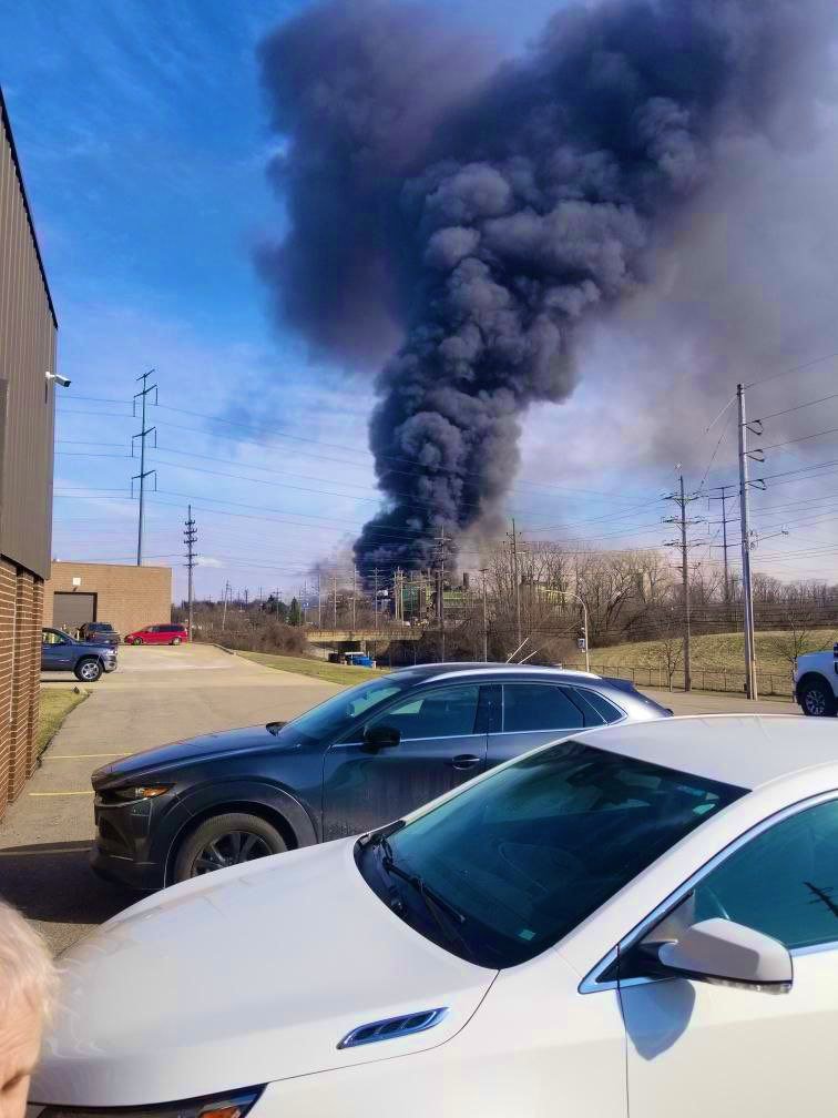 idontexistTore's tweet photo. #ROOFISONFIRE like i said it would in #OHIO coincidence. I mean they can't be blamed for water grab it's definitely what BIDEN said TRUMP didn't do,
INFRASTRUCTURE. They are creating disasters to GRAB hold of WATER. #PAYATTN
#insuranceflags https://t.co/FXsVPKO8uu