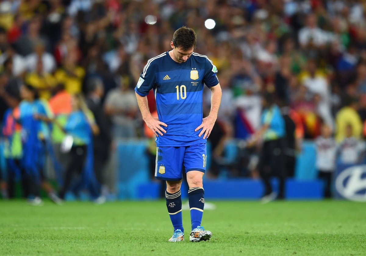 OOC_LACOBRAAA's tweet photo. Les juro que no entiendo a la gente que perdono a Gotze, un tipo que solo nació para cagarnos la vida.

Solo porque festejo que saliéramos Campeones del Mundo??????

El fue el creador de la imagen que cada vez que la veíamos nos destruía por dentro.

No lo pienso perdonar jamas. https://t.co/NiGHmRplb4