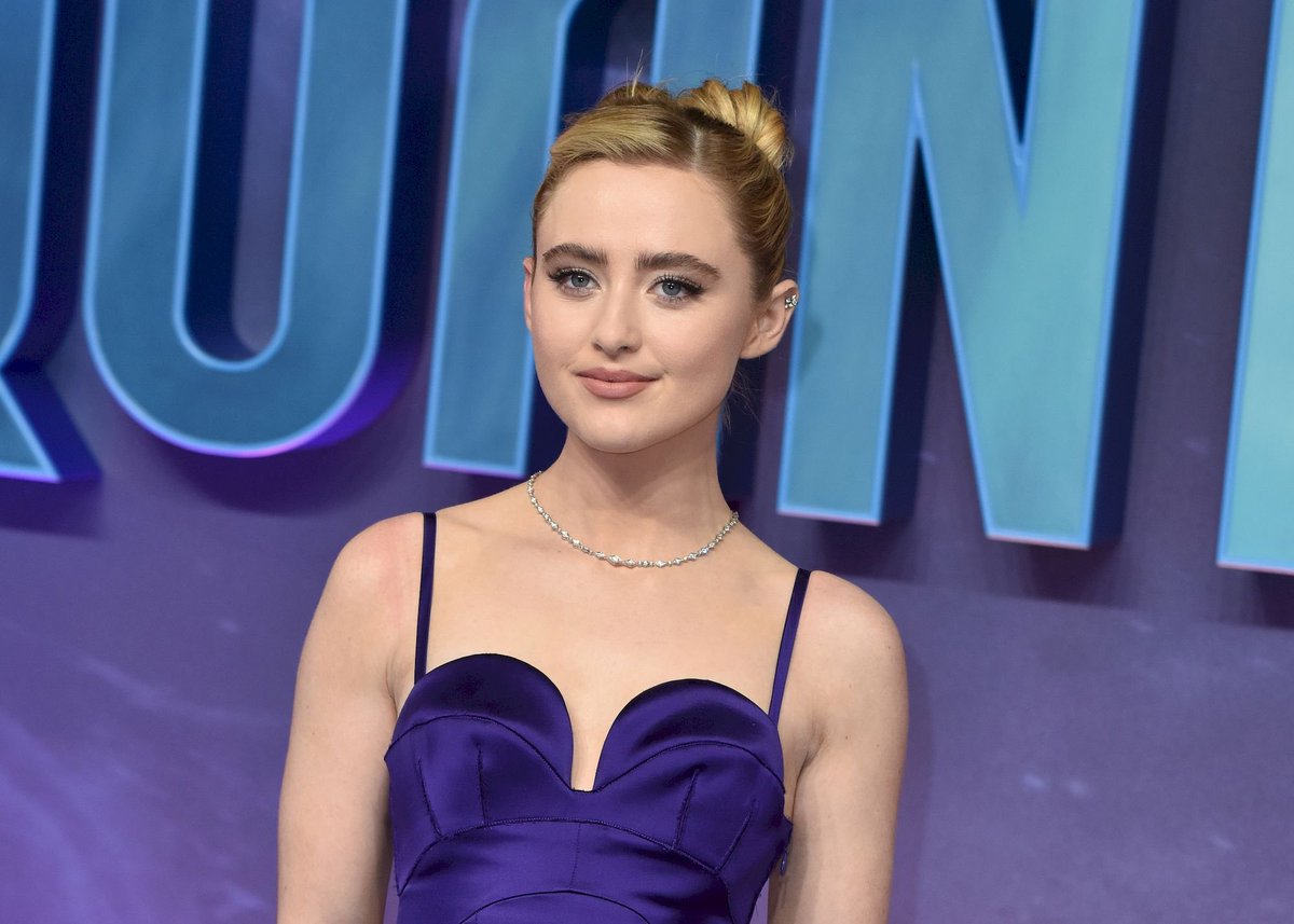 The gallery has been updated with photos of Kathryn attending recent events. I apologize for the lack of site updates!
kathrynnewton.net/gallery/index.…