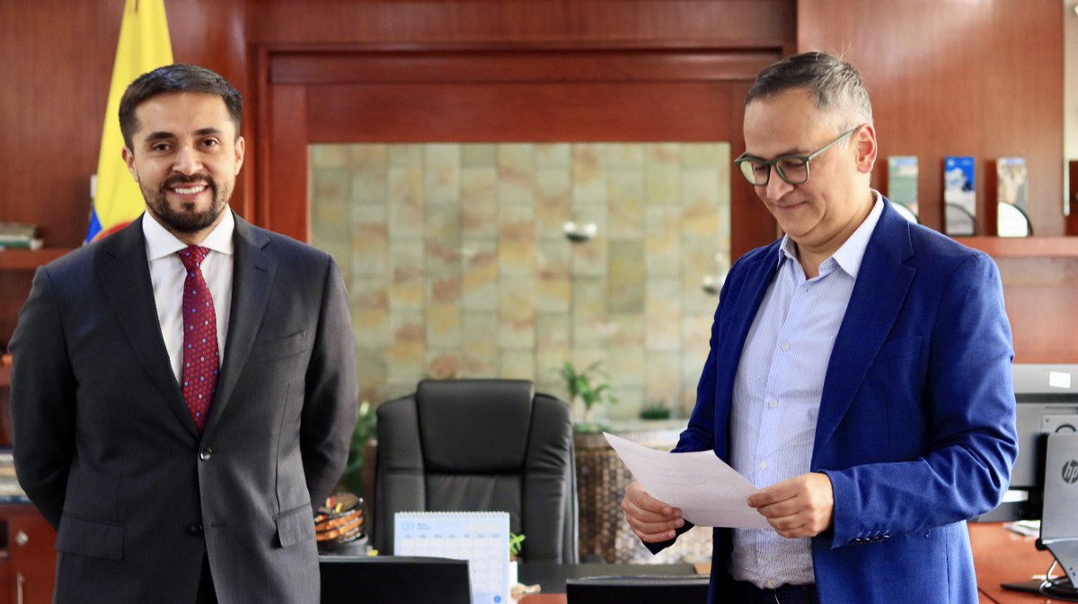 Bienvenido, <a href="/scarranzatovar/">Sebastian Carranza</a>, nuevo director de Cambio Climático y Gestión del Riesgo del Ministerio de Ambiente. Su excelente experiencia en gobernanza ambiental y gestión de proyectos para la acción climática aportará en la construcción de una Colombia #PotenciaMundialDeLaVida🍀