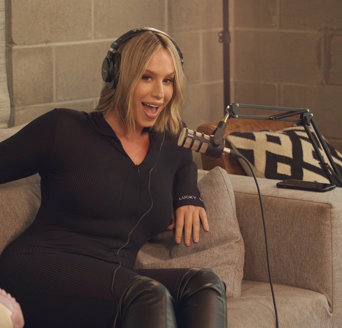 Day Job VS Night Job 🎙️🫣 https://t.co/ctvDRRqwt1