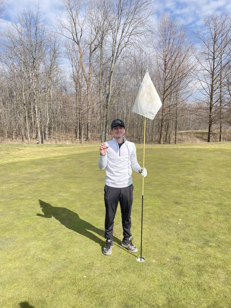 BluffTigerGolf's tweet photo. Just witnessed my first hole in one, cost me…. But all worth seeing it! #golf https://t.co/ndzcmXCD6H