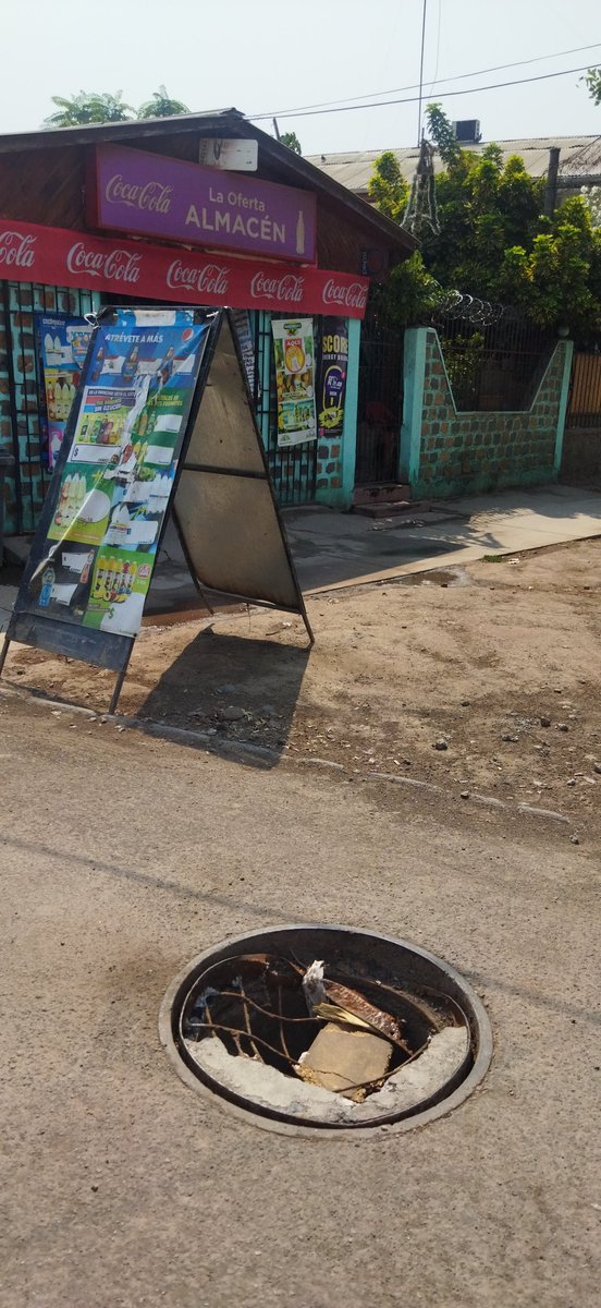 13kperez's tweet photo. @munirecoleta  @aguas_andinas  nos ayudan con esto peligro para niños y adultos zapadores esquina los arrieros recoleta 
#VINA2023 https://t.co/LDgrrch2VJ
