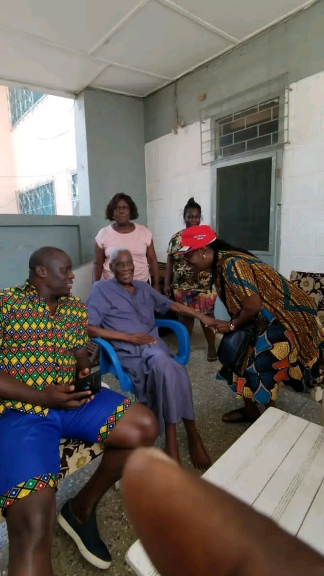 GiftyUrsula's tweet photo. I paid a visit to some senior citizens in Dansoman, Zodiac "Akoko" photo electoral Area as part of my regular engagements with constituents.

I interacted with the elderly in their homes while providing financial assistance to the sick and expressed my gratitude. https://t.co/nFDBFHWDWw