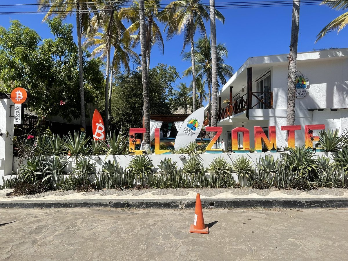 bitcoin_hostel's tweet photo. First impressions of El Zonte are simply epic! 🧡

People are nice.
Food is good.
It looks like paradise.

.. and I have never seen this many businesses accept #Bitcoin 

Love it! 😍 https://t.co/byXbvglWjS