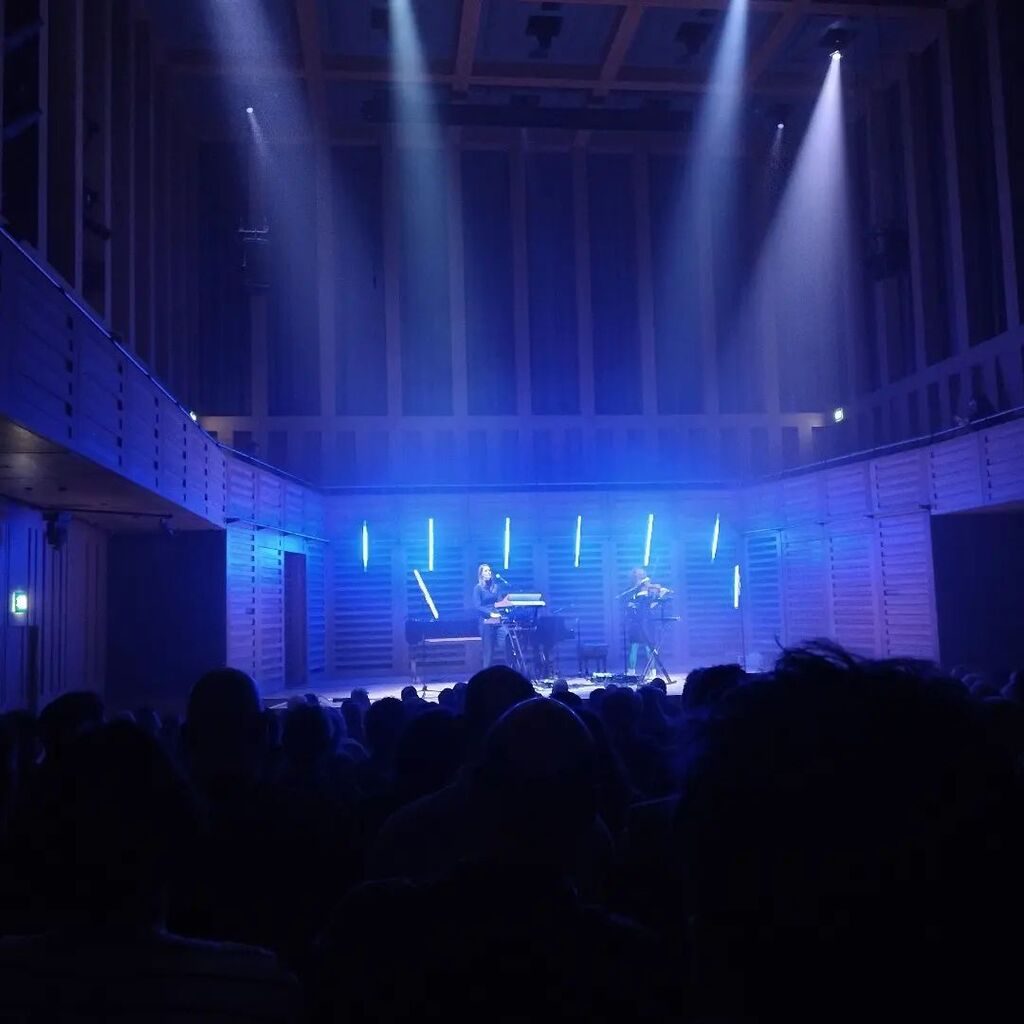 JH_Barron's tweet photo. Friday night- @hannahpeelmusic played her exceptional Delia Derbyshire-inspired album "Fir Wave" at @kingsplacelondon. Scintillating music, stunning venue. #hannahpeel #firwave #kingsplace #soundunwrapped #deliaderbyshire #london #londoner #londonlife #l… https://t.co/GscoQV2ziN https://t.co/UodPeTc7HL