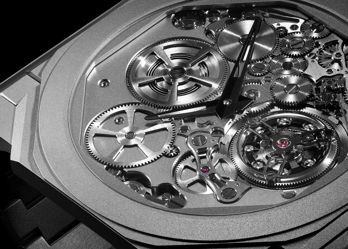 c_darvill_'s tweet photo. Paul Zak's expertise in horology allows him to showcase the unique features and design elements of each watch he photographs, producing visually stunning and informative images. https://t.co/9CdEYAQSQp
