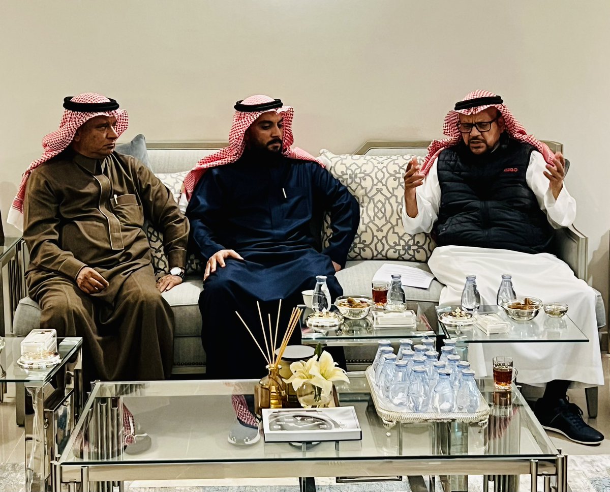 ithnainya's tweet photo. بمحاضرة ثرية و ماتعة عن؛
"الاعمال في ظل التغيرات التقنية والاقتصادية العالمية"

سعدنا اليوم بحضور نخبة من أصحاب الفكر ورجال الأعمال والمبادرات الرائدة في #إثنينة_الطهيمي ، حيث شرفنا؛

د. م. مروان ابراهيم الاحمدي
CEO لشركة الخليجية 
للاستشارات وتقنية المعلومات 
ورجل اعمال ومُلهم. https://t.co/yj9XfUoTiV
