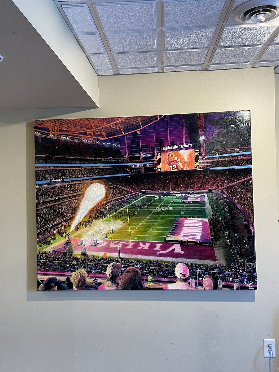 stacy_gresh's tweet photo. Truly an amazing, one of a kind masterpiece by @DOEbersviller 💜🏈 so happy to have this in my home. @Vikings @ViktorTheViking @HarriSmith22 @usbankstadium https://t.co/fshuKqmrlx