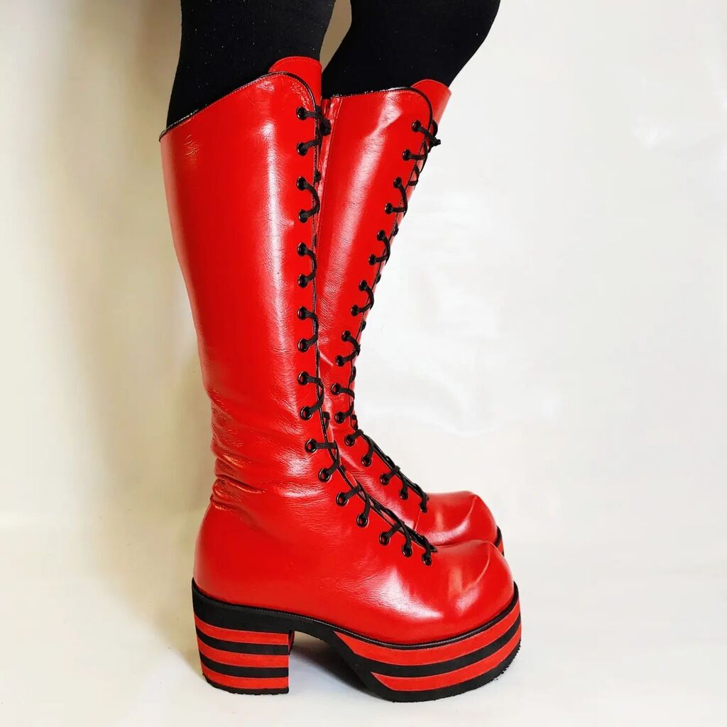 Isabella_Mars's tweet photo. The new LOLLIPOP Boots 🍬
____
So much fun making these --- see them in the process 🔨
____
@isabellamarsshoes ♥️
____ https://t.co/Nbq1Y5p7Wd https://t.co/0A6Xusuc5S