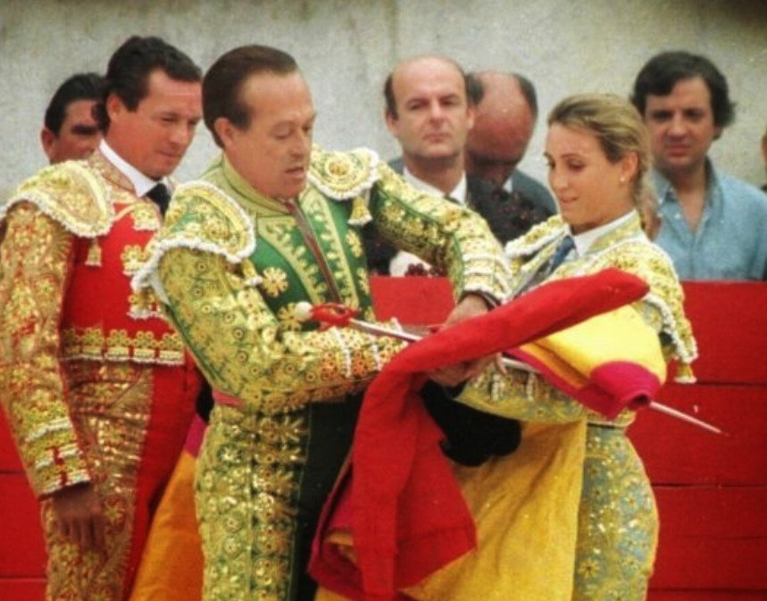 Muchas felicidades <a href="/CristinaS_Toros/">Cristina Sánchez</a>
