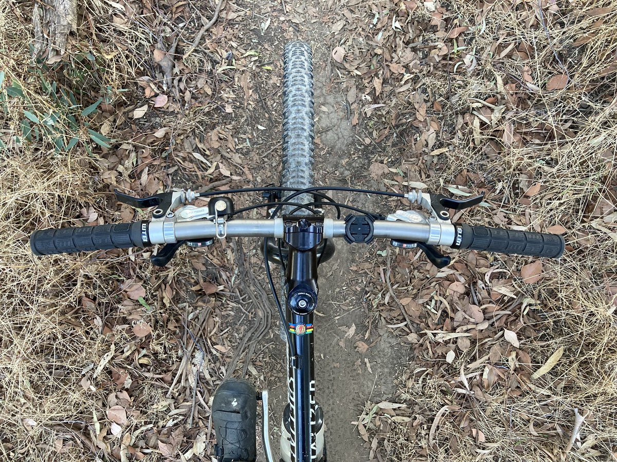 DavidFilcoff's tweet image. I rebuilt my old 1995 @iamspecialized #stumpjumer M2 and recently took it for its first ride in over a decade. It was a visceral reminder of what #MTB was like in the ‘90s, how well @ShimanoMTB 8-speed works, and a perhaps a glimpse into the future of #gravel.