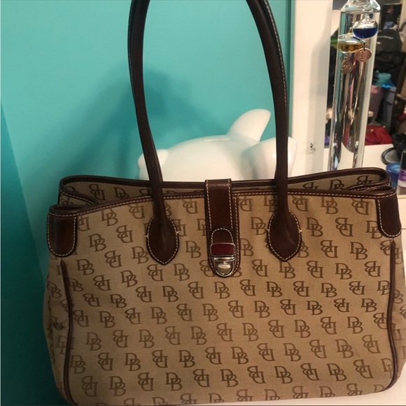 designerdivaC's tweet photo. So good I had to share! Check out all the items I'm loving on @Poshmarkapp #poshmark #fashion #style #shopmycloset #dooneybourke #coach #louisvuitton: https://t.co/KNM2BhTHDl https://t.co/69fVgVQJTO