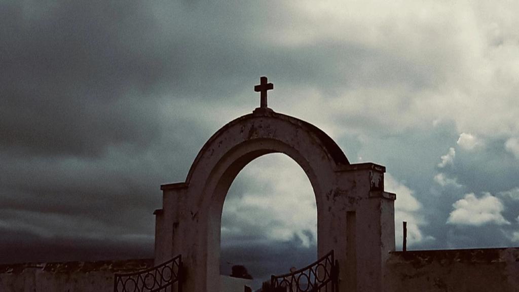 Anthoh08's tweet photo. #cemetery ⚰️ https://t.co/xsmo7lT7uy