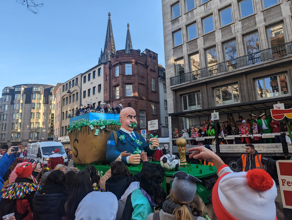 unserfussball's tweet photo. Une image du carnaval en Allemagne autour des instances du football et notamment les dérives de la FIFA 📸 https://t.co/vcIjCLLjdH