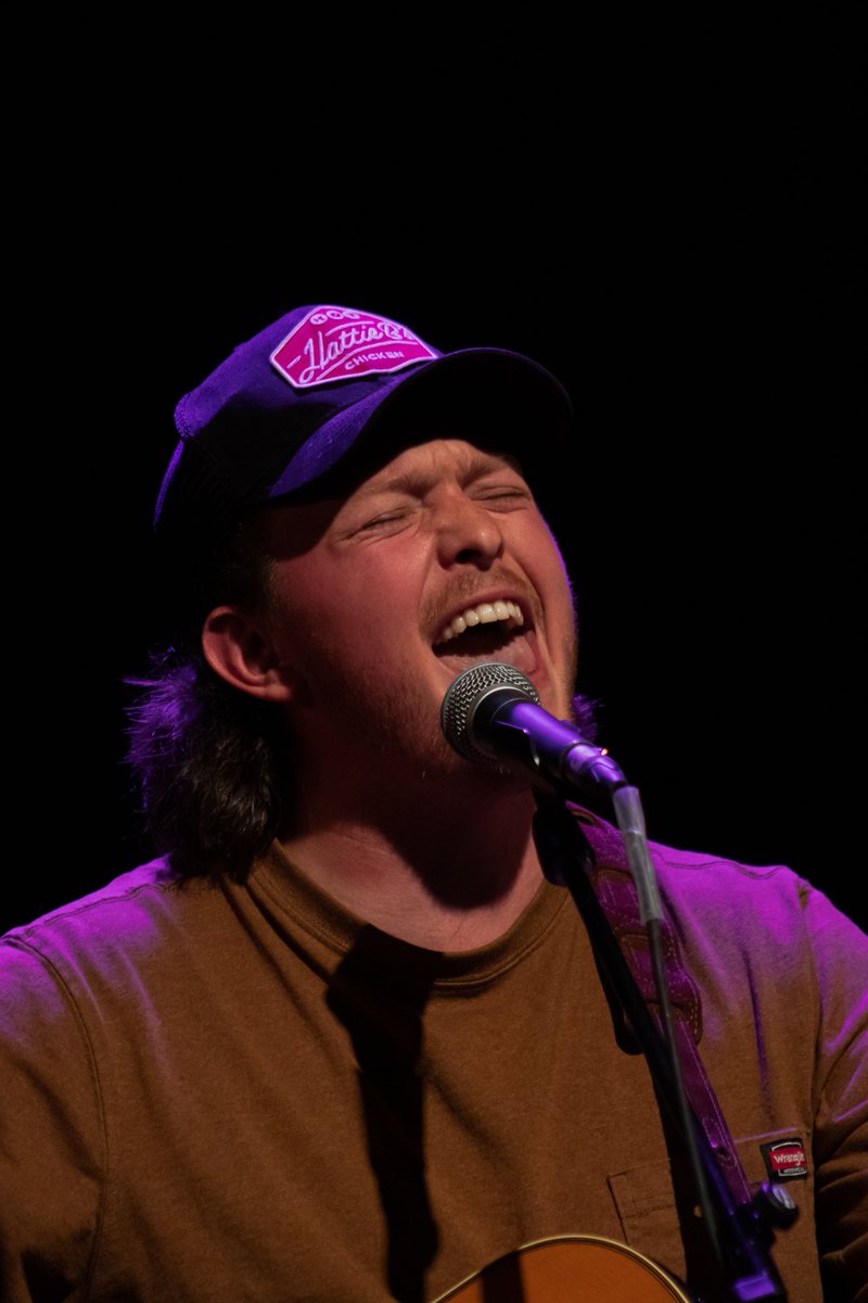 This Riley Taylor dude can really sangggg! What a night at the LSPU Hall! 

@RCAatLSPUHall 
📸: <a href="/KatelynForward/">Katelyn Forward</a>