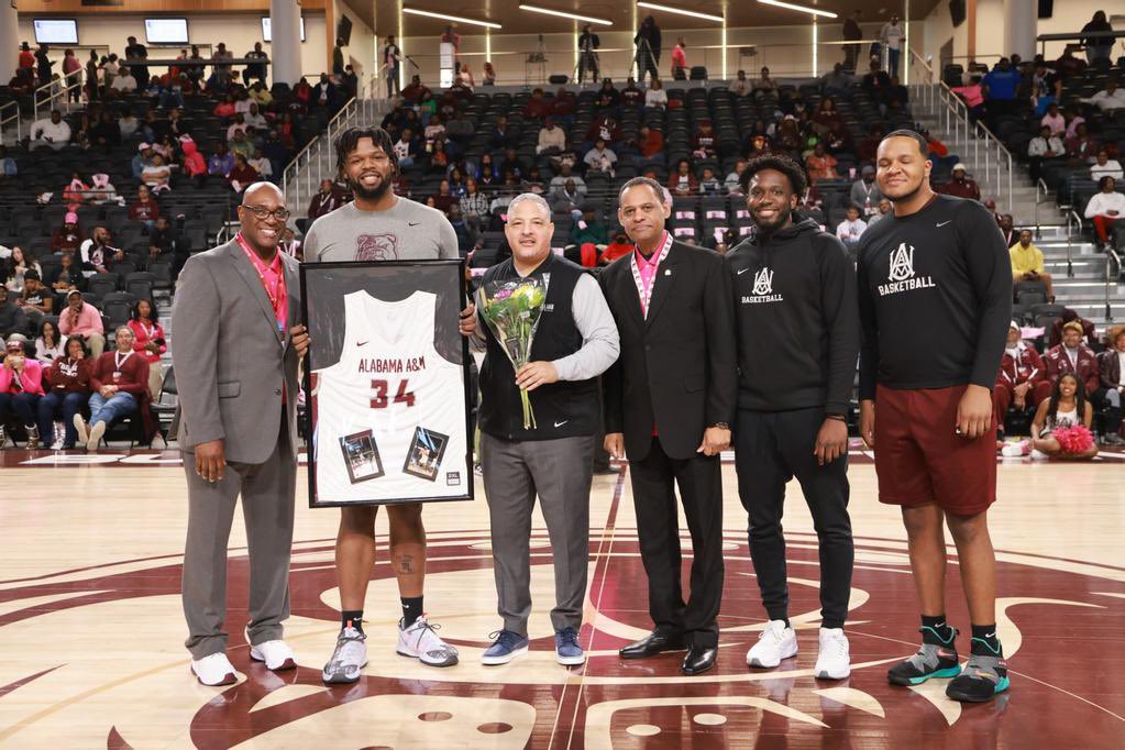 iam_ej34's tweet photo. Senior night 2023 aamu thank you for everything https://t.co/bsjCrpB0ZY