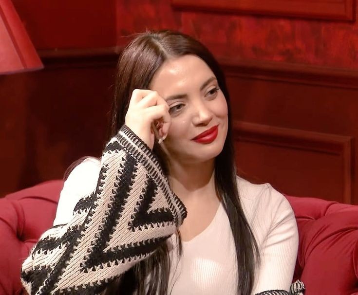 MrsPayasli's tweet photo. Bence kadınlar hep güldürülmeli 🫀
@elifnuryeel #ElifNurYel #kismetseolur #kismetseoluraskingucu #ENFC https://t.co/rWn3cmgsuV