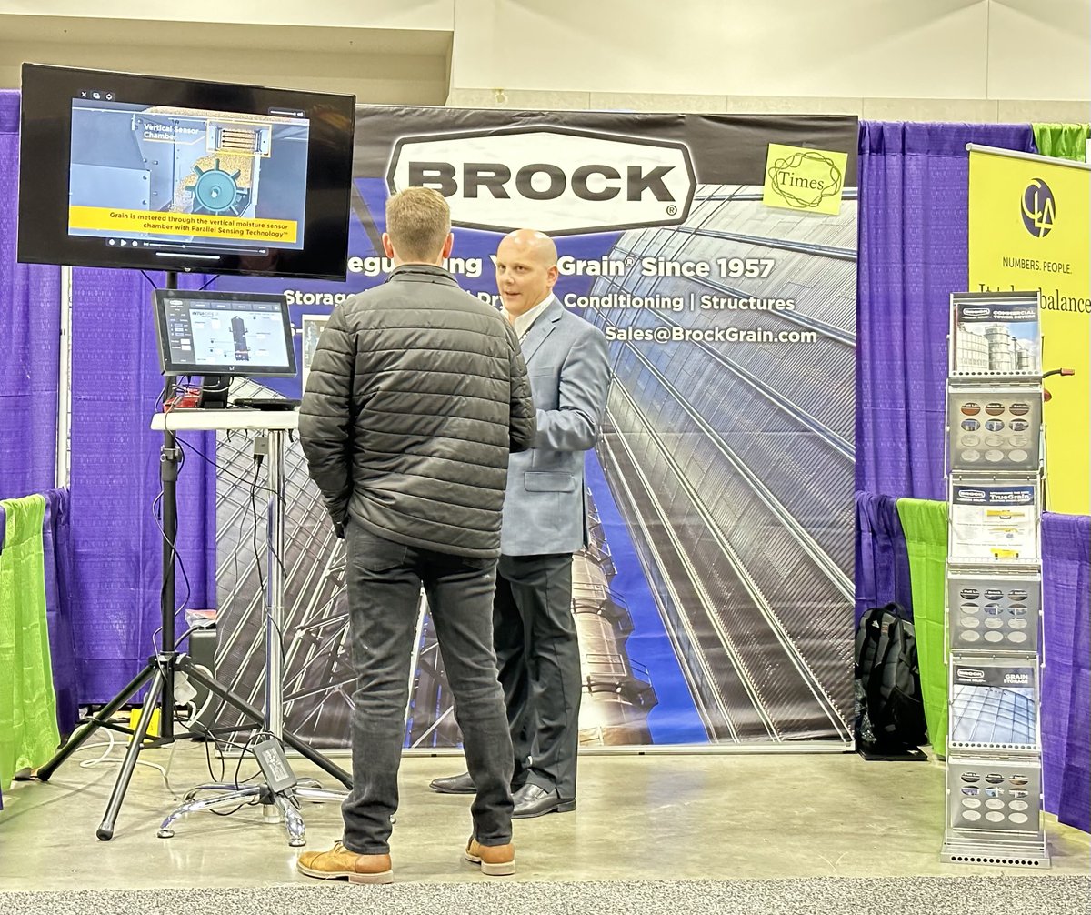 skgearhart's tweet photo. Yours truly talking ⁦Brock⁩ at the ⁦@GrainAndFeed⁩ Convention and Tradeshow today. Evidently the lighting was phenomenal. 💡#UnmaskYourPotential ⁦@brockgrain⁩ https://t.co/gNuT7zmeYm