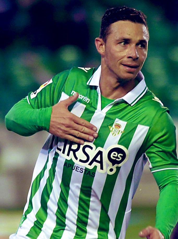 ElMagoBotas_'s tweet photo. El máximo goleador de la historia del Betis se acaba de convertir también en el máximo goleador español de la historia de La Liga (incluyendo Primera y Segunda división).

284 goles de Don Rubén Castro Martín.

LEYENDA. https://t.co/FegXMFF1Of
