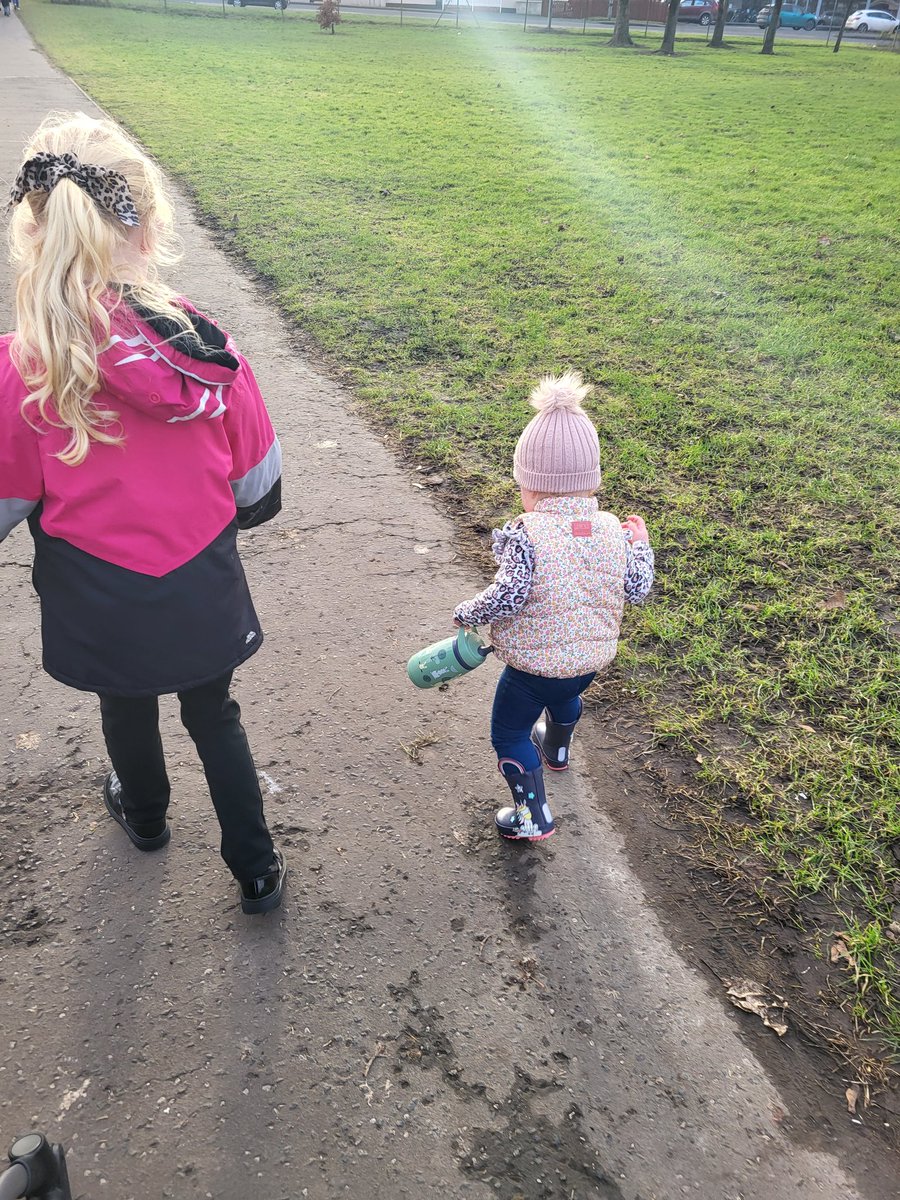 tracy_xXx's tweet photo. 👭🏼 our wee babe is a full-on toddler 😍 #sisters #girlsonly https://t.co/jdZcLh221Q