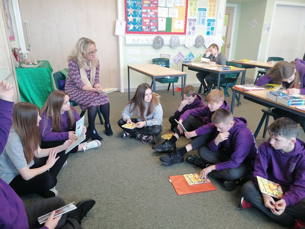 P7a were busy bees welcoming Mrs McDonald from @ndhs1. We enjoyed sharing our talents with our main focus in Literacy activities. #sharingourideas #Talkingandlistening #discussingthecharacters #novelstudy #personalreading #Readinggroups #differentiation #ASP180