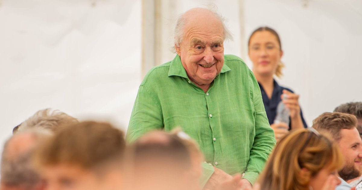 LashingsWorldXI's tweet photo. Cricket commentary from the best👏🏽 @blowersh
#WeAreLashings #cricket #CricketTwitter #cricketevents #events #cricket #cricketer #picoftheday #cricketlovers #legend https://t.co/bY8iLZNhZ6