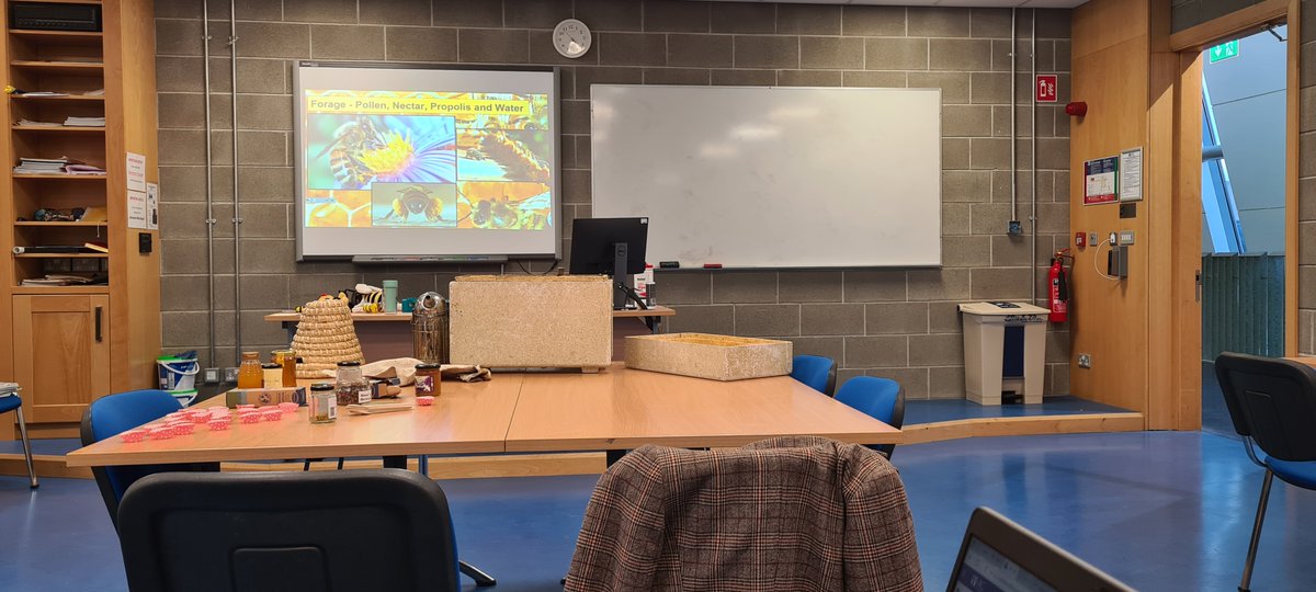 BeesStemMIC's tweet photo. We had a fantastic session with Geraldine Byrne today, learning about all everything to do with bees! We would like to thank Geraldine for sharing her experience and passion for bee-keeping! https://t.co/MZEJpm8MmG