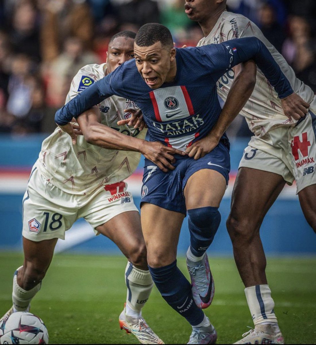 PSG___fans's tweet photo. Quel mot pour décrire cet homme ? https://t.co/LaoFyXPMgL