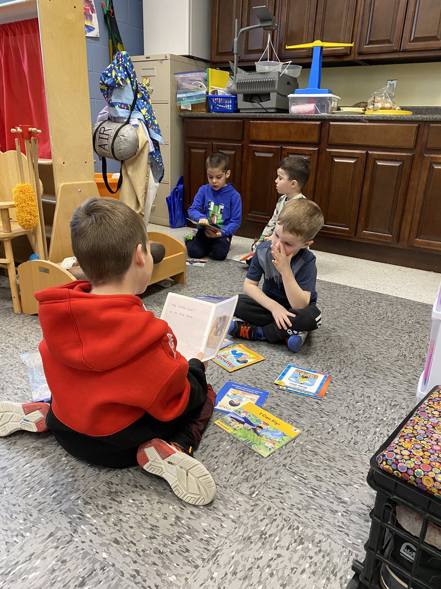 Reading buddies! <a href="/KDollemont/">Krista Dollemont</a> <a href="/PasadenaAcademy/">Pasadena Academy</a>