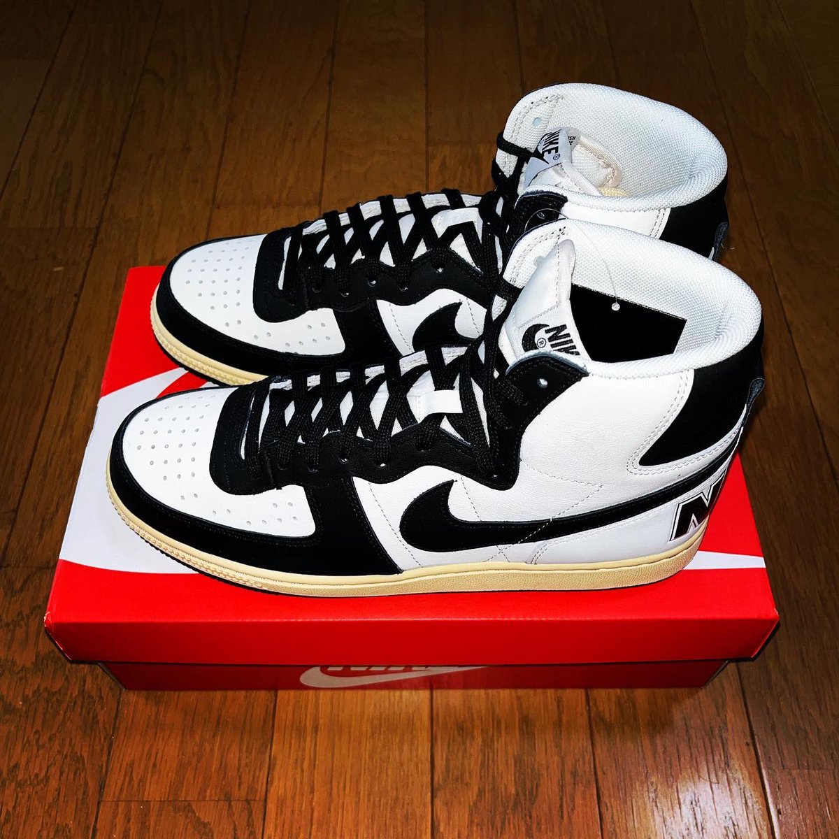sneakermafia777's tweet photo. Nike Terminator High Black and Phantom GOT’EM👟✨

@nike 👑

#nike 
#terminatorhigh 
#blackandphantom 
#still 
#SNKRSKickCheck #snkrskickcheckjp #yesnike 
#kickstagram #igkicks #igsneaker #snkrpic
#sneakerhead #sneakergram #kickstagram https://t.co/XKVkI5wmWZ