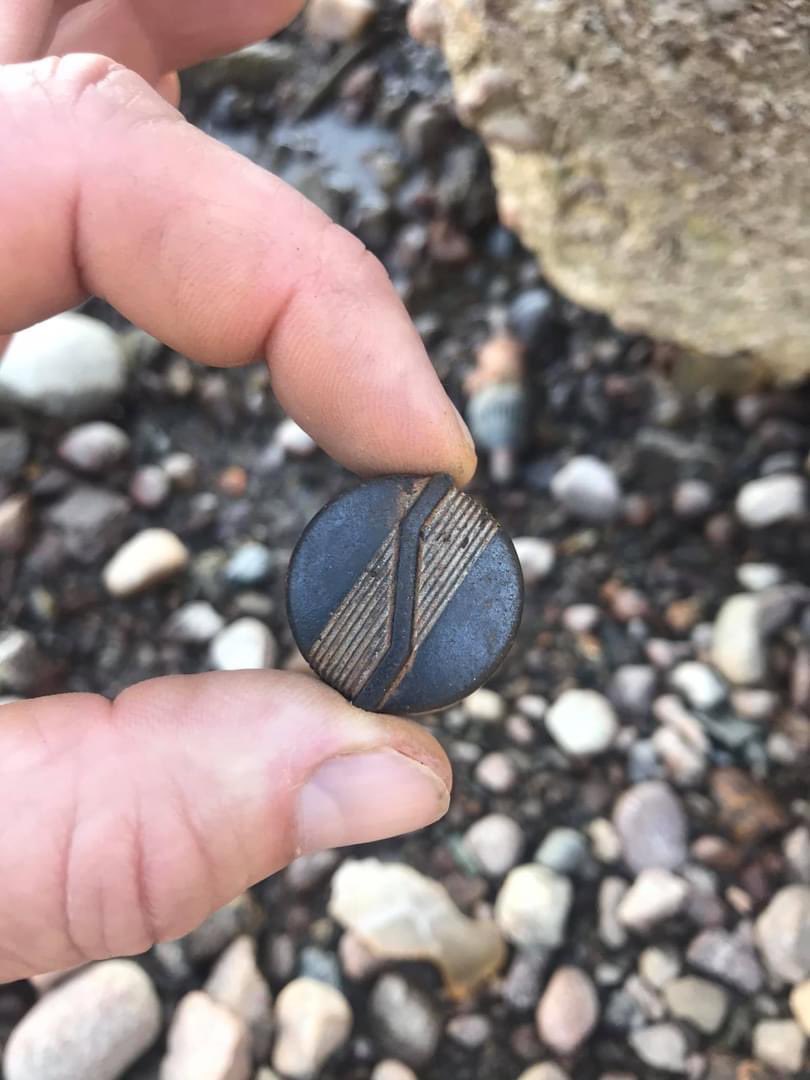 FraserRiverFind's tweet photo. What do I mean by potential “art supplies” when I photograph much of the stuff I collect?
#fraserriverfinds
#savethefraser #driftwood
#fraserriverart #junkart https://t.co/4NVuMjmXiz