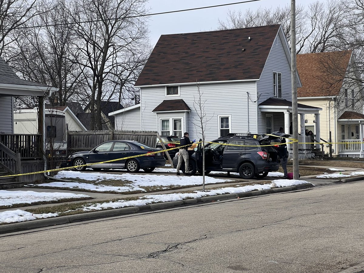JessLiptzin's tweet photo. A women was shot and killed early this morning in Beloit, Wisconsin. Police were called out to the 1300th block of Porter Ave. They say there is no threat to the community, will update as I learn more. #Beloit #ABC17 #FOX39 https://t.co/47Cp7Prkac