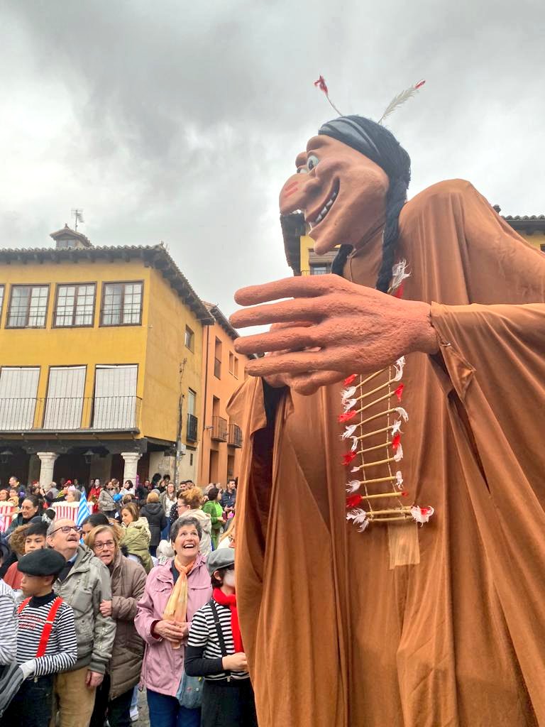 🎭 Tordesillas | Nos encanta ver nuestras calles y la Plaza Mayor llena de la alegría y de color del Carnaval 🥳

👏 Gracias a todos los que habéis participado y hecho posible el desfile de carnaval de Tordesillas, enhorabuena por vuestros disfraces.