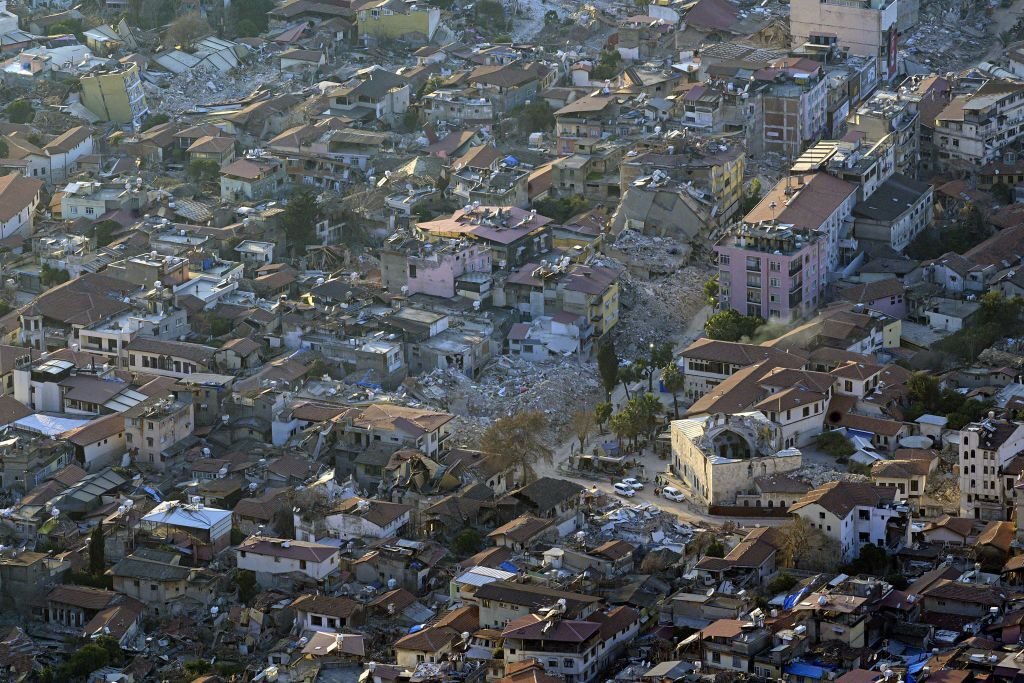#Sismo Tres muertos y cientos de heridos deja nuevo sismo de 6,3 en #Turquía: