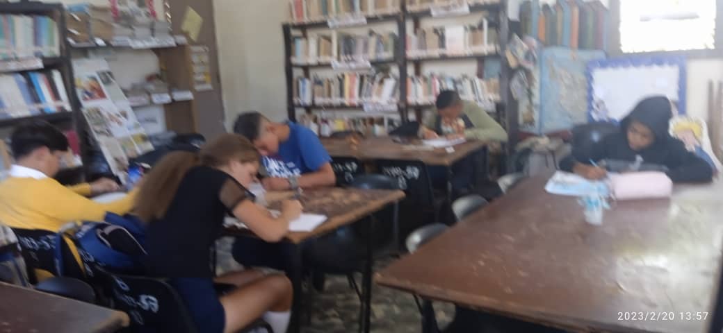 ComunicDMEColon's tweet photo. La sala de lectura de la biblioteca escolar en la ESBU: Guillermo Llabre #ColonEnVictoria es visitada por los estudiantes que derrochan amor, imaginación y creatividad en los trabajos del Concurso Pioneril "Yo Cuido mi urna, por #Cuba, por todos" #MejorEsPosible @comunicadoramtz https://t.co/vrlxVtmXO0