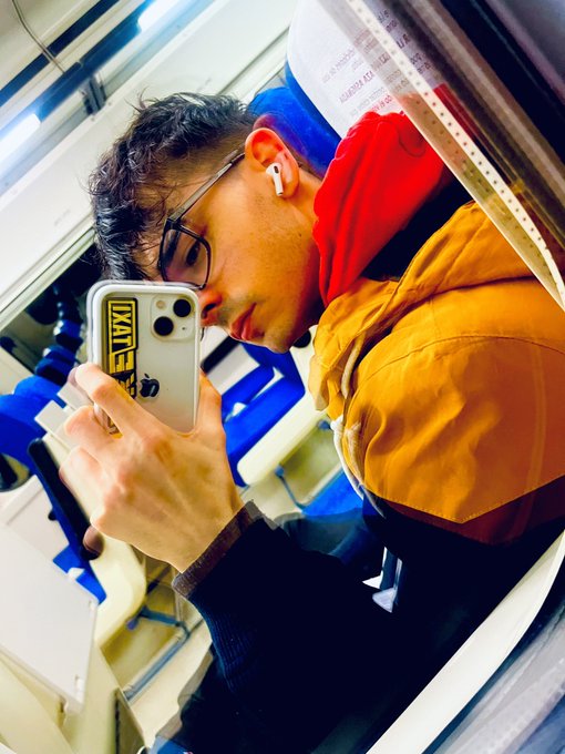 Ayer pens&eacute; en hacer directo en el tren pero dije &iquest;para que? https://t.co/XK3aRvfPM6