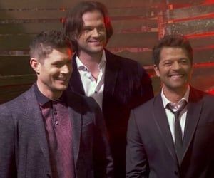 Verobinn77's tweet photo. #JensenAckles #deanwinchester #JaredPadalecki #samwinchester #mishacollins #castiel #hunters #winchestersbrothers #brotherhood #friendship #SPNFamily #angel #destiel #jensenfans #jaredfans #mishafans https://t.co/V9ORunCFlw