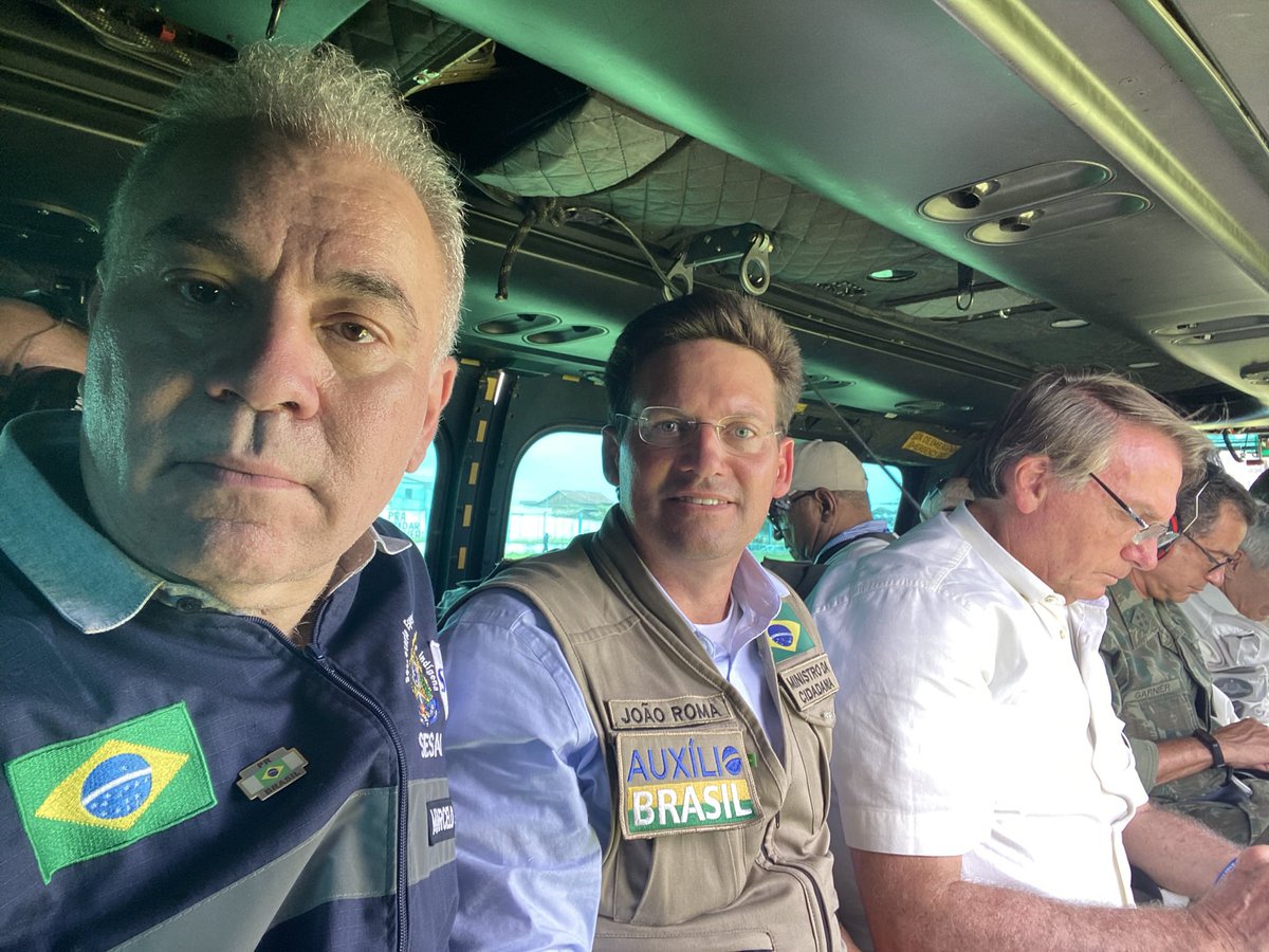 mqueiroga22's tweet photo. A mídia militante não tem limites, agora superdimensionando a ida do atual mandatário visitar o desastre natural em São Sebastião em São Paulo. O PR @jairbolsonaro, em episódio similar visitou as áreas afetadas na Bahia, Pernambuco e Petrópolis. https://t.co/g4jRb1h4eI