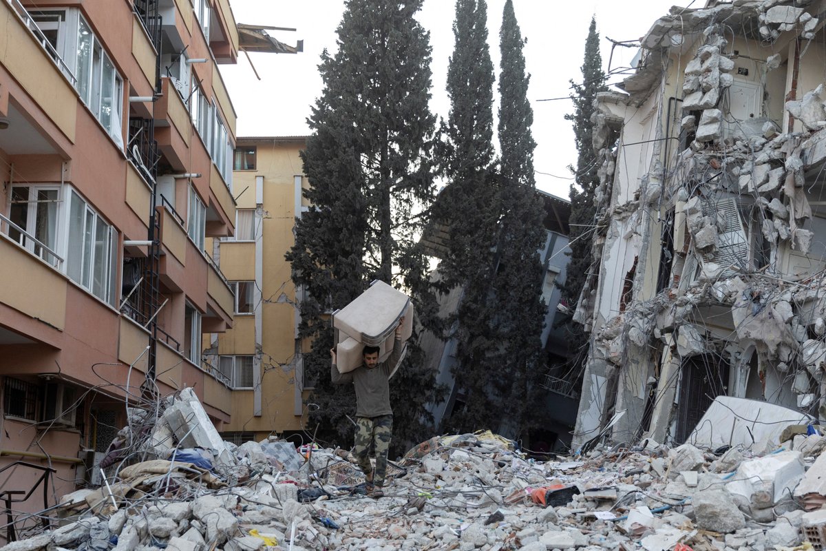 ajplus's tweet photo. UPDATE: The 6.4 earthquake that hit Turkey and Syria on Monday killed at least 3 people in Turkey and wounded over 340 across both countries.

The death toll from the 7.8 earthquake two weeks ago is now over 47,000.

Over 26 million people are in need of assistance. https://t.co/LZZvd1zTzR
