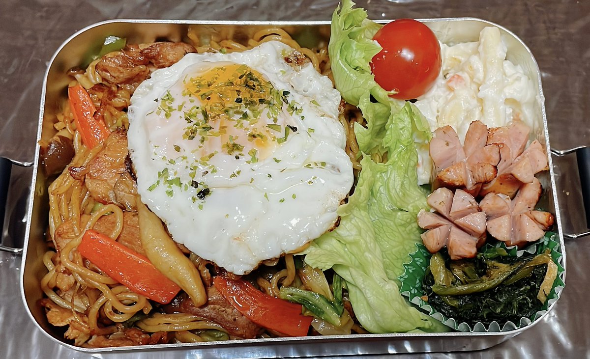 akilove0530's tweet photo. 今日の旦那の #お弁当

✨焼きそば
✨マカロニサラダ
✨ウィンナー
✨小松菜おひたし https://t.co/k7cfWET6g7