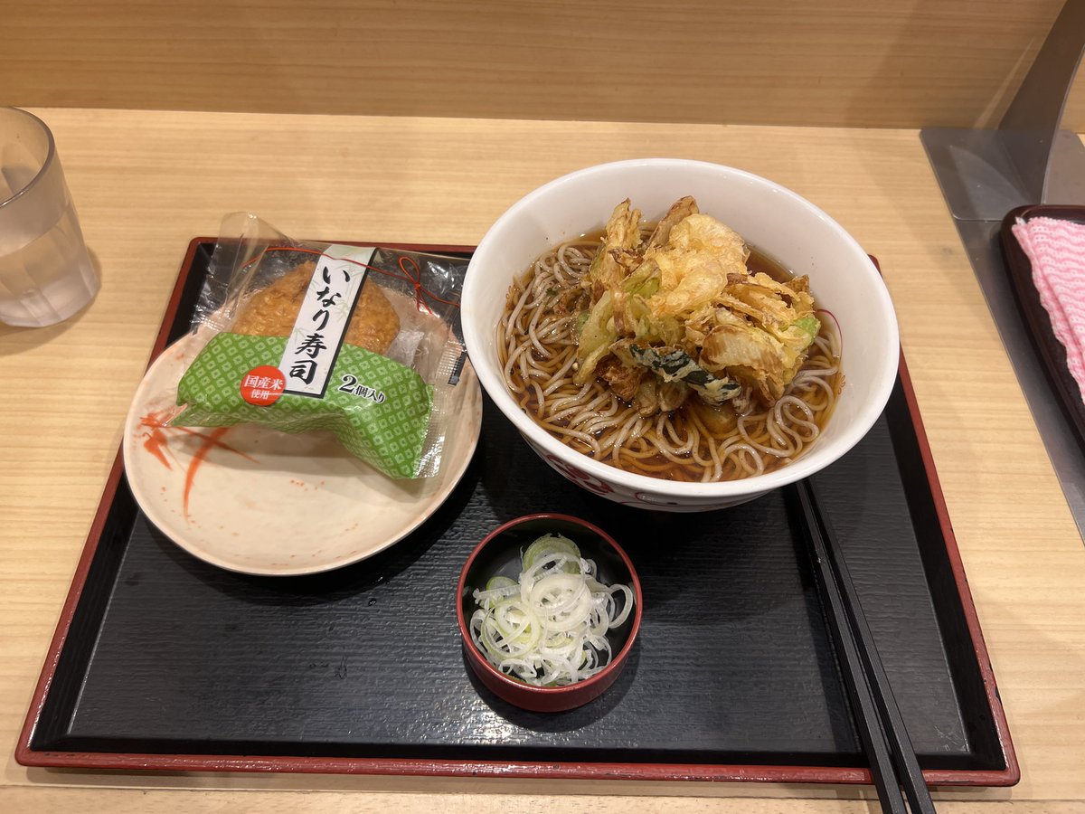 tatuhikodebu's tweet photo. 駒健で逢ったS凸の歳上さんとホテルでムフフ！待ち合わせは鶯谷駅なんだけど時間があるので何時もの駅蕎麦で腹ごなし。お父ちゃんと呼んでるけど75歳なのにカマグラの仕業でメッチャ元気！サービスタイムを利用してタップリと悪戯され凸られます。(^^) https://t.co/r5yFUf0KqI