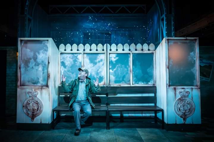 anneodeke's tweet photo. Director - @PaulHarttheatre
Assistant Dir - @SibyllaA_K
Design - @katieliasdesign
Sound - @edwardjlewis
Lighting - #AliHunter
Projection - @G_Reeve_Design
Stage Manager - #ClaireLitton
Company Manager - @CatPewsey
Casting - @CydneyBeech
Photos by Marc Brenner ๐ธ https://t.co/Ou7cdn3Lwo